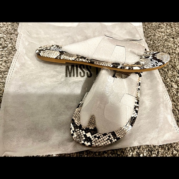 Clear strapped snake sandals, size 7 from Miss Lola - Picture 2 of 2